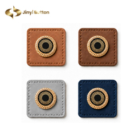 Étiquettes en cuir personnalisées Jinyi, fabricant ODM/OEM, patchs carrés en cuir avec logo métallique, à coudre pour les marques de hijabs