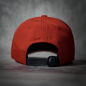Casquette de baseball rouge 6 panneaux en gros, broderie de logo personnalisée sur le panneau avant, ajustable, unisexe, décontractée, en coton - Product Image 3