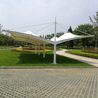 Structure de carport en membrane PVDF haute résistance, imperméable et ignifuge pour parking public et bâtiment commercial