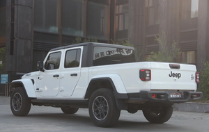 Camionnette <span class=keywords><strong>Jeep</strong></span> Gladiator à quatre roues d'occasion Moteur à essence 3,6 L - Product Image 4