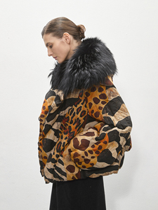 Piumino con collo in pelliccia di volpe giallo <span class=keywords><strong>leopardato</strong></span> con stampa zebrata da <span class=keywords><strong>donna</strong></span> - Product Image 1