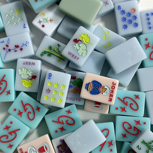 Juego de Mahjong Acrílico de Lujo Moderno Personalizado, Fichas de Mahjong Decorativas de Plástico Ecológico Grabadas, Juego de Mahjong Americano de 160 Piezas - Product Image 3