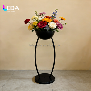 Support à fleurs LEDA en métal doré, grand vase de sol, support pour pot de fleurs, centre de table pour mariage, allée de cérémonie, événement, fête, lieu de réception, maison, table - Product Image 1