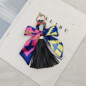 Porte-clés de sac à main pour femmes, tendance, en métal tissé à la main, écologique, durable, avec pendentif en forme de pompon, style coréen, vente chaude - Product Image 6