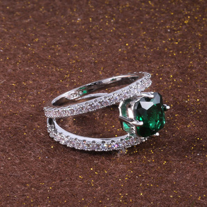 Anillo de Moda con Detalles Verdes para Mujer, Anillo Elegante con Circonita Brillante, Anillo Ajustable de Aleación de Cobre para Parejas, Joyería Moderna - Product Image 3