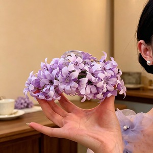 Nouvelle pince à cheveux tendance en forme de fleur de lys - une pince à cheveux élégante et raffinée à thème floral. - Product Image 2