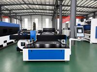 Machine de découpe laser à fibre pour plaques et tubes métalliques 3000W, découpeuse laser CNC pour tôles et tuyaux avec mandrin pneumatique