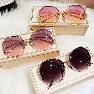 Gafas de Sol Redondas Irregulares con Degradado para Mujer, Logotipo Personalizado al por Mayor, Montura Metálica Curva sin Aro, Oculos De Sol - Product Image 1