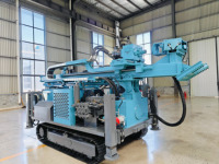 Foreuse mobile diesel de 1200 m pour l'exploration géologique, machine de forage diamanté pour trous de 60-110 mm destinée à l'exploitation minière