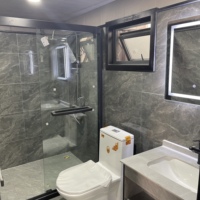 Conteneur d'expédition extensible de 20 pieds transformé en salle de sport avec revêtement en caoutchouc, miroir mural, barre de traction pour la remise en forme à domicile, studio de fitness, entraînement en plein air