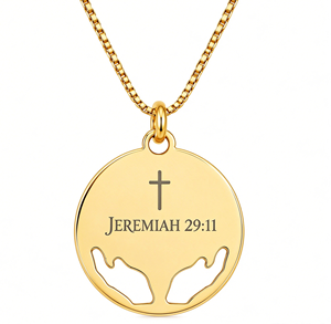 Collier rond en acier inoxydable plaqué or 18 carats avec gravure personnalisée d'une citation biblique, mains en prière, bijoux religieux chrétiens - Product Image 1