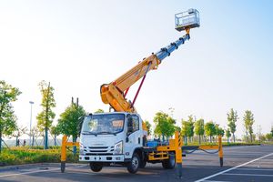 Nuevo Camión con Plataforma Elevadora ISUZU de 30m, Marca Reconocida, con Cesta y Control Remoto para Elevación de Carga - Product Image 3