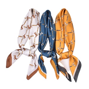 秋冬新款马链条纹印花图案仿丝围巾时尚风格70方巾百搭 - Product Image 2