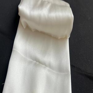 Tela Jacquard de Seda/Algodón Satinado de Lujo Hecha a Medida, Conocida por Su Extraordinaria Suavidad, Brillo Luminoso y Caída Elegante - Product Image 1