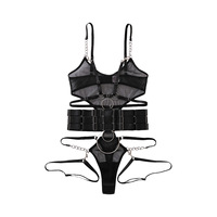 Ensemble de lingerie body en résille transparente ajourée avec chaîne à anneaux métalliques, harnais à lanières, teddy sexy à découpes pour femme