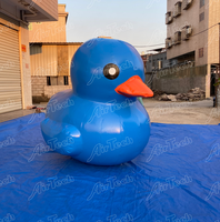 Ballon géant publicitaire personnalisé en forme de dessin animé animal, canard jaune ou bleu flottant avec ventilateur intégré pour la publicité