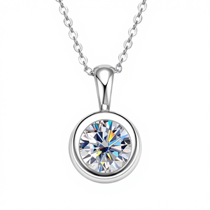 Collar con Colgante Clásico de Plata de Ley 925 con Baño de Rodio y Moissanita de 1 Quilate para Mujer - Precioso Regalo de Joyería para Boda - Product Image 4