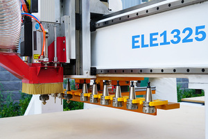 Venta caliente 4x8ft 1325 ATC Máquina CNC de anidamiento lineal con plataformas dobles para hacer puertas de gabinetes - Product Image 2