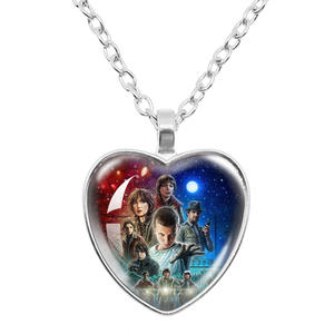 Collier Stranger Things, pendentif cœur rétro inspiré de la série web américaine à succès - Product Image 3