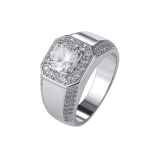 Anello da Uomo dal Design Classico, Stile Elegante - Product Image 1