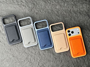 เคสโทรศัพท์แบบขายส่งพร้อมสายคล้องมือ วัสดุคาร์บอนไฟเบอร์ PC TPU 3 in 1 พร้อมขาตั้ง สำหรับ iPhone Samsung ไม่ใช่แม่เหล็ก - Product Image 1