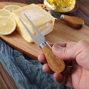Ensemble cadeau <span class=keywords><strong>plateau</strong></span> à <span class=keywords><strong>fromage</strong></span> avec logo personnalisé, <span class=keywords><strong>plateau</strong></span> à <span class=keywords><strong>fromage</strong></span> <span class=keywords><strong>en</strong></span> bois d'acacia avec ensemble de couteaux à <span class=keywords><strong>fromage</strong></span>, <span class=keywords><strong>plateau</strong></span> à charcuterie, <span class=keywords><strong>plateau</strong></span> de service <span class=keywords><strong>en</strong></span> <span class=keywords><strong>ardoise</strong></span> - Product Image 2