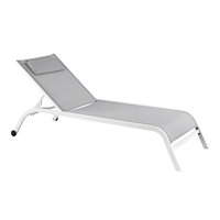 Silla Reclinable Ajustable para Exteriores con Reposacabezas y Ruedas Delanteras, Estructura Metálica, para Patio, Piscina y Jardín