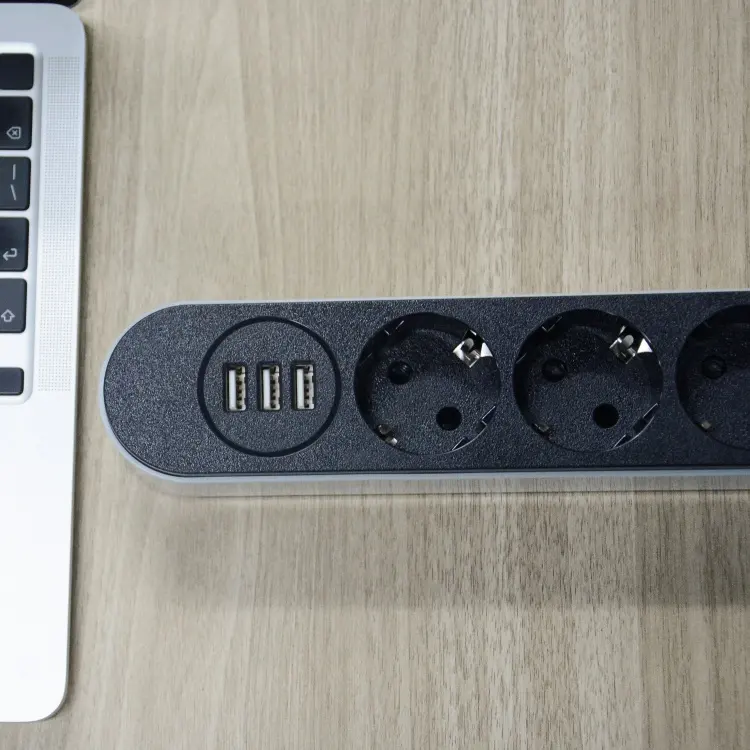 EU-Standard USB-Steckdosen leiste mit 4-Wege-Steckdosen und 3 USB-Steckplätzen für Verlängerung kabel mit einem Ein/Aus-Schalter 1,5 m Verlängerung stecker