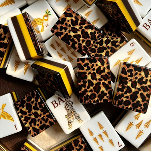 Tuiles <span class=keywords><strong>de</strong></span> Mahjong Léopard Modernes <span class=keywords><strong>de</strong></span> Luxe en Acrylique 4 Couches, Ensemble <span class=keywords><strong>de</strong></span> 160 Pièces avec Motif Paillettes Dorées pour Soirée Filles - Product Image 1