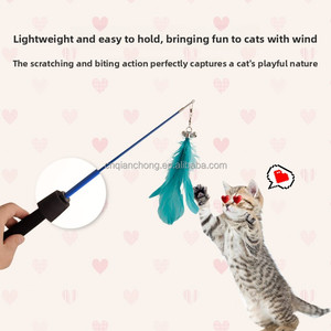 Intrekbare verenkatteaser van kleurrijk plastic met belletje, duurzaam interactief speelgoed voor katten - Product Image 4