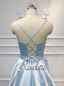 <span class=keywords><strong>Abito</strong></span> Lungo da Cerimonia Ruolai LDC6507 Plus Size con Spalline Sottili, Scollo a V, in Raso Blu, <span class=keywords><strong>Schiena</strong></span> Incrociata e Tasche - Product Image 5