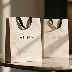 Túi giấy bao bì thương hiệu tùy chỉnh cho trung tâm mua sắm, giấy trắng 250g + Kết cấu đá cẩm thạch + Thiết kế ruy băng và chuỗi - Product Image 4