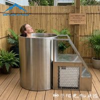 Baignoire de plongeon froid en acier inoxydable pour centre de spa avec refroidisseur et échelle pour salles d'hydrothérapie