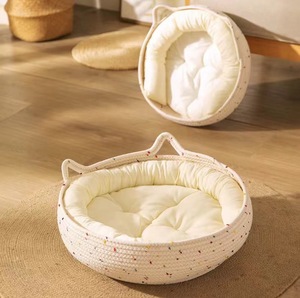Lit pour animaux de compagnie pour chats et petits chiens-Tente triangulaire pliable en polaire, lavable, gris chiné - Product Image 1