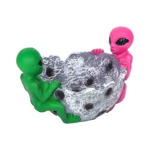 Cendrier de bureau portable en résine avec impés rouges et verts aux deux extrémités - Design européen, artisanat unique, couleurs et logo personnalisables - Product Image 2