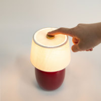 Lampe de table moderne en céramique rouge avec abat-jour en tissu, rechargeable sans fil, chargeur sans fil, décoration d'intérieur, café d'hôtel