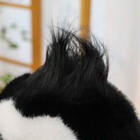 Nouvelle conception adorable : Peluche Saki assise avec fruit orange, jouet animal moderne en coton rembourré pour l'accompagnement de bébé