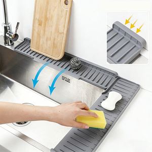 Protection anti-éclaboussures en silicone auto-drainante pour évier / Tapis anti-gouttes pour robinet, conception améliorée avec porte-savon - Product Image 5