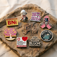 Pins en émail personnalisés pour la fête des mères, badges en métal pour revers, pins floraux en forme de cœur pour maman, cadeaux personnalisés pour femmes et mères