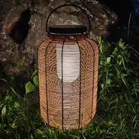Солнечный садовый фонарь с ротанговым плетением