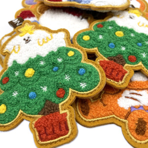 Patch brodé personnalisable en chenille double couche, motif sapins de Noël 3D, pour la décoration de chapeaux et d'étiquettes, en feutre - Product Image 1