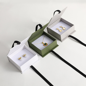 Caja de Regalo de Joyería de Lujo de Cartón con Logotipo Personalizado, Cierre con Cordón, Diseño Moderno Cuadrado de 9*9*3.5CM para Anillos y Pulseras - Product Image 6