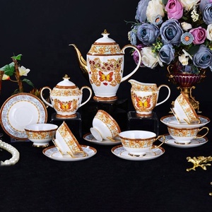 Vajilla de Porcelana Fina de Lujo Europea de 58 Piezas, Estilo Inglés con Diseño de Rosas Británicas, Apta para Uso en el Hogar y Restaurantes - Product Image 4