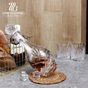 Offre Spéciale Creative 800ml Home Bar Bouteille de <span class=keywords><strong>whisky</strong></span> en cristal avec arrêt Ensemble de carafe à <span class=keywords><strong>whisky</strong></span> en verre gaufré clair à l'ancienne moderne - Product Image 2