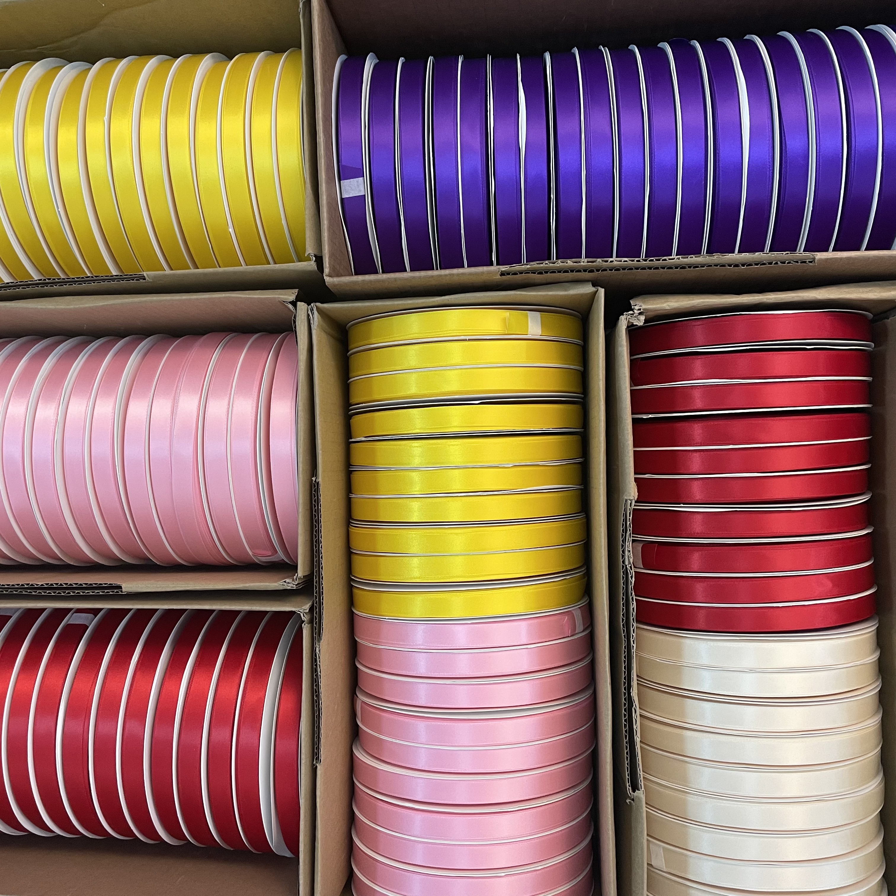 E-Magic Hot Selling 13mm Single/Double Faced Satin Ribbon Roll Custom White Ribbon With Logo 100% Polyester Gift Wrapping Roll