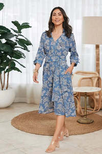 Abito a Mezza Manica Sylvie Floreale Blu <span class=keywords><strong>per</strong></span> Donne, Vestito Midi con Scollo a V, 100% Cotone Morbido e Traspirante - Product Image 3