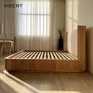Set Camera da Letto Stile Nord Americano WBERT Rh Furniture, Letto in Legno di Quercia con Testiera Imbottita, Misure King e Queen - Product Image 3