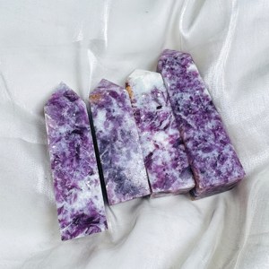 Tour en cristal naturel en gros, pointe de mica violet, obélisque de lépidolite, pierre précieuse en vrac pour l'artisanat et la décoration intérieure - Product Image 4