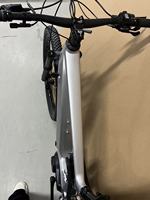 Vélo électrique Twitter EM6 3rd Matte Black, cadre en alliage d'aluminium, moteur central 500W, 48V, 12 vitesses, freins hydrauliques à câble interne, tout-terrain