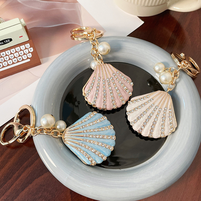 Set Di 2 Portachiavi Rosa: Fiocco Con Perla E Conchiglia Con Scritta Amore - Accessori Eleganti Per Donna E Ragazza